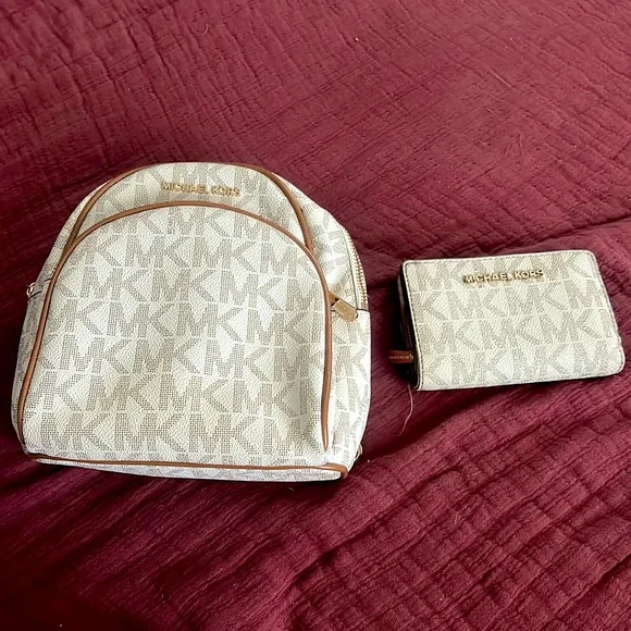 Micheal Kors Backpack & Wristlet/wallet -Rose Gold s-l400.jpg main image 2